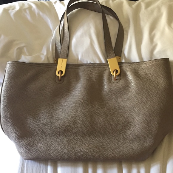 Marc Jacobs Handbags - Marc Jacobs 'Pike Place' East/West Leather Tote